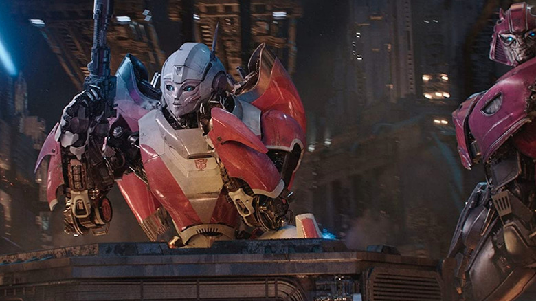 Arcee holding a weapon