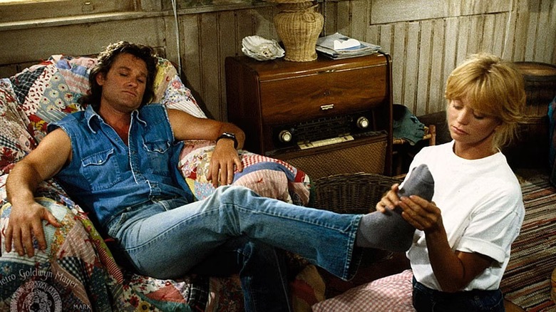 Joanna massaging Dean's foot in Overboard