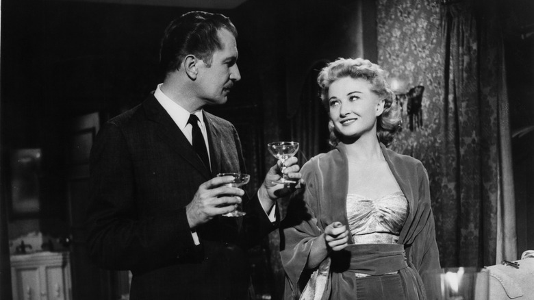 Frederick Loren shares a drink with Annabelle Loren in "House on Haunted Hill" (1959)