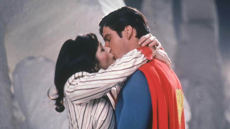Superman kissing Lois Lane in Superman II (1980)