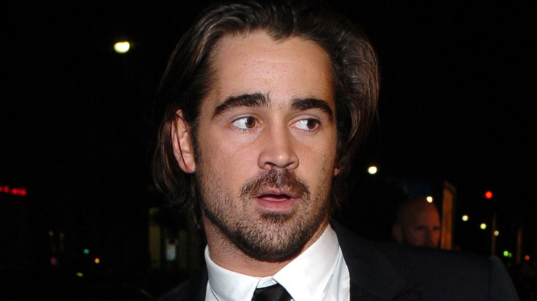 Colin Farrell looking to the side at "Alexander" Los Angeles Premiere