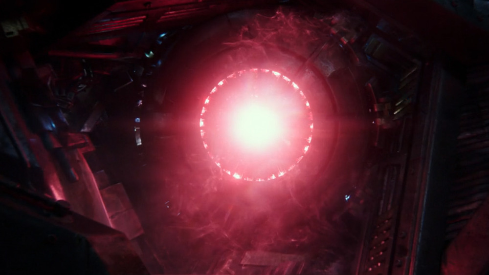 Mechagodzilla's eye glows
