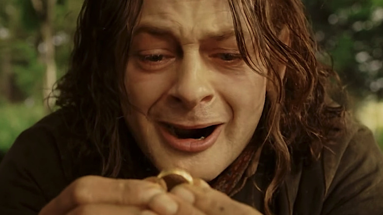 Sméagol holding up the One Ring in 