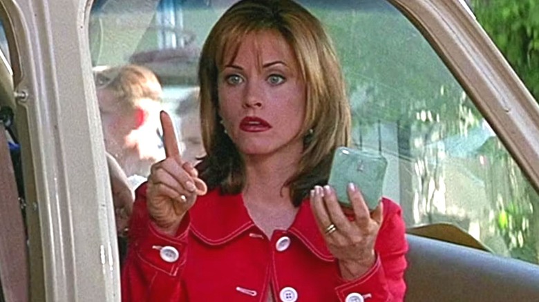 Gale Weathers checking compact mirror