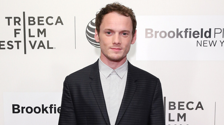 Anton Yelchin on red carpet