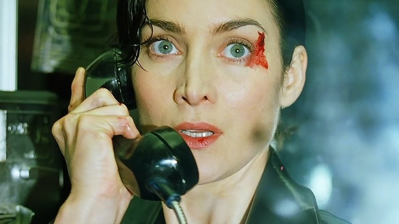 Trinity using the phone in The Matrix (1999)