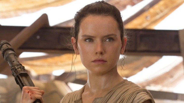 Rey stands steely-eyed in a tent in Star Wars Episode VII: The Force Awakens (2015)