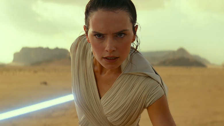 Rey wielding lightsaber