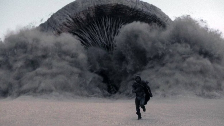Веселая реакция Дэйва Баутисты на необычное ведро с попкорном в Dune 2