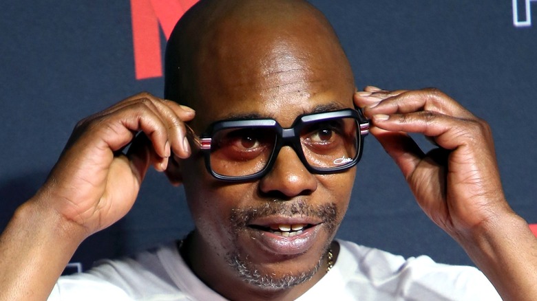 Dave Chappelle posing