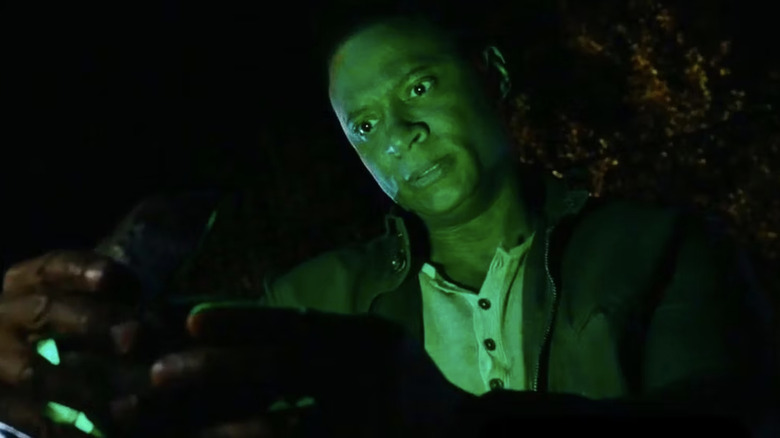 Diggle looks at Lantern Ring