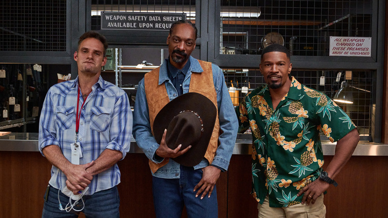   J.J. Perry, Snoop Dogg i Jamie Foxx posant al plató de Day Shift