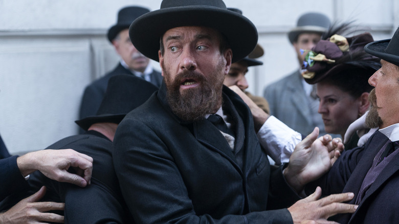 Charles Guiteau stressed in crowd