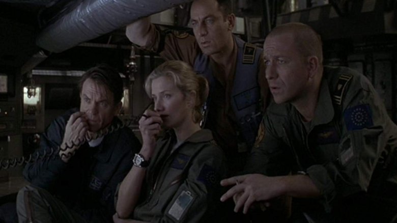 Sam Neill, Joely Richardson, Jason Isaacs, and Sean Pertwee in Event Horizon (1997)