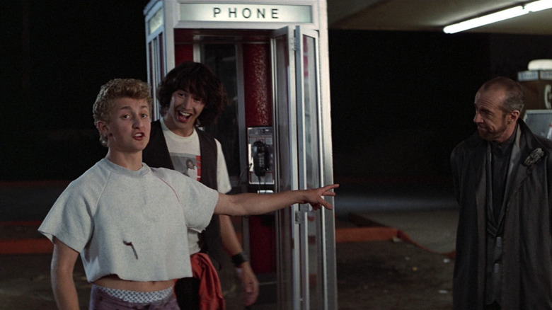 Bill points at Rufus