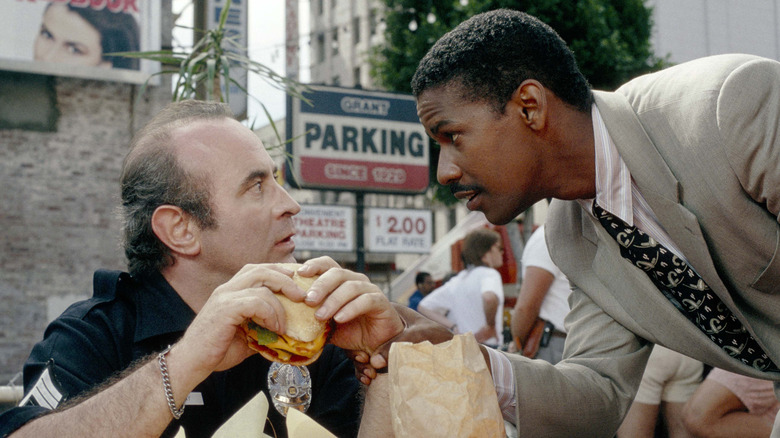 Napoleó deixa en Moony de menjar hamburguesa
