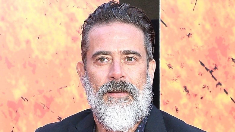 Jeffrey Dean Morgan posing