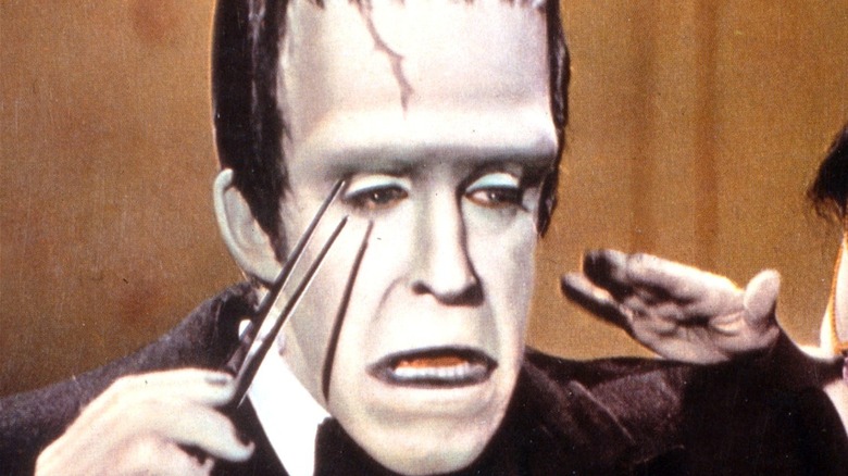 Ed Munster plucking eyebrows