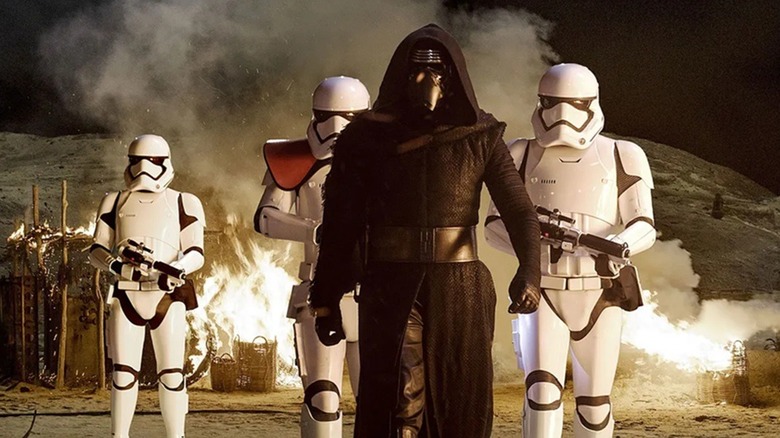 Kylo Ren walking with Stormtroopers in Star Wars: The Force Awakens (2015)