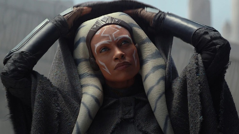 Ahsoka Tano taking off hood