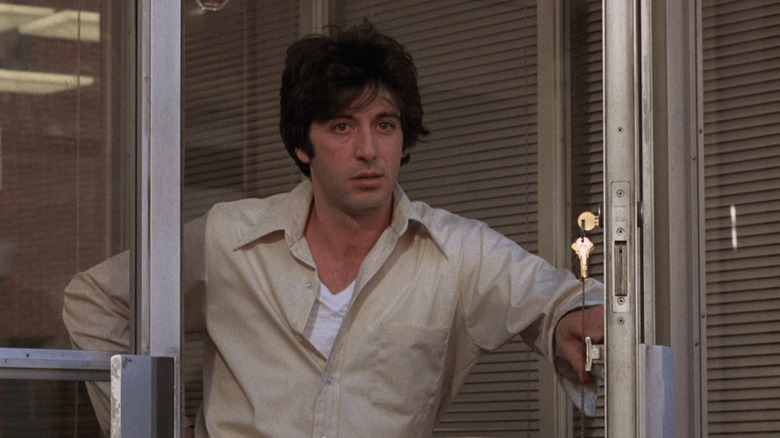 Al Pacino in bank doorway