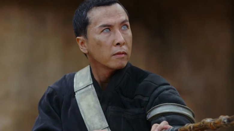 Chirrut looks left