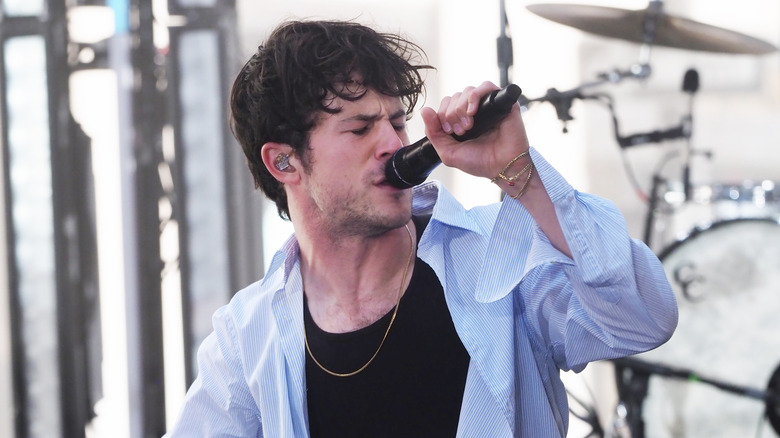 Dylan Minnette singing