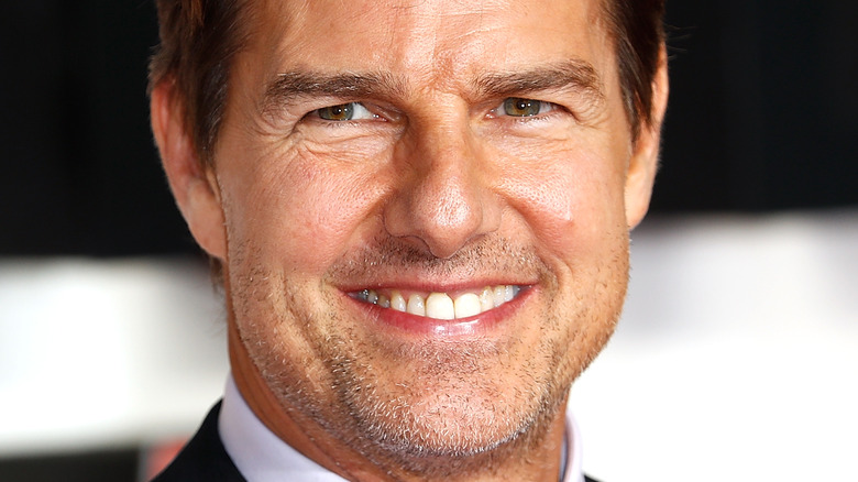 Tom Cruise smiles at premiere