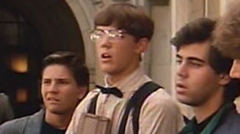 Matthew Lillard wears glasses