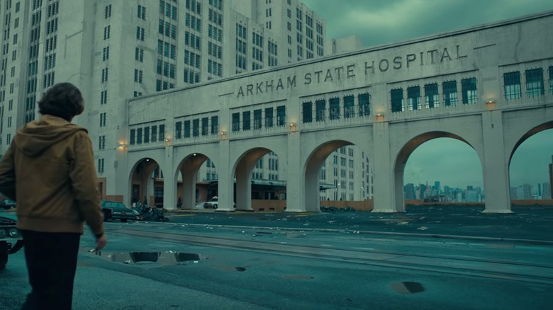 Arthur stands in front of Arkham State Hospital in "Joker" (2019)
