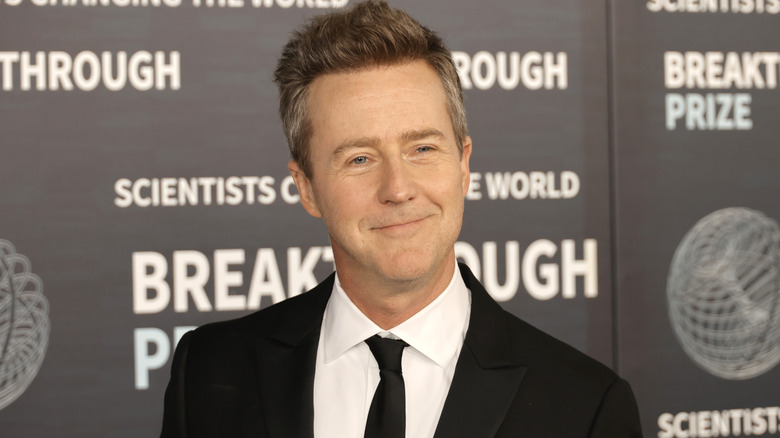 Edward Norton smiling at event