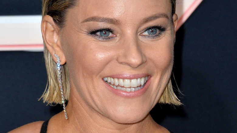 Elizabeth Banks smiling at a Horse Racing event