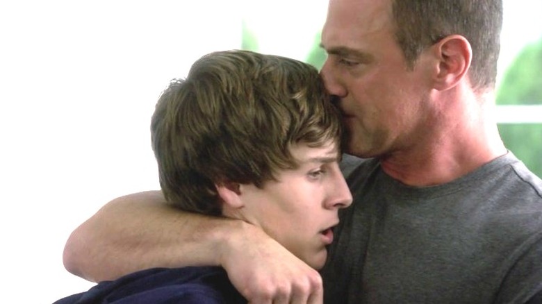 Stabler embraces Dickie SVU