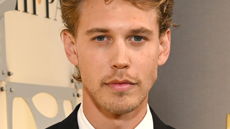 Austin Butler smirking