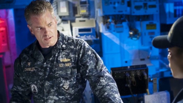 Commander Chandler talking to a woman on "The Last Ship" (2014-2018)