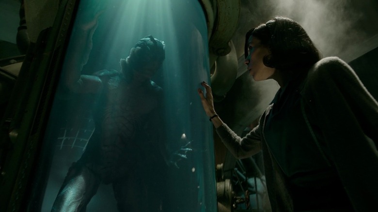 The Amphibian Man and Elisa Esposito meeting in The Shape of Water (2017)