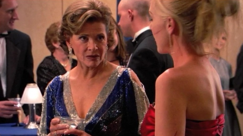 Lucille dresses down Lindsay at a charity auction