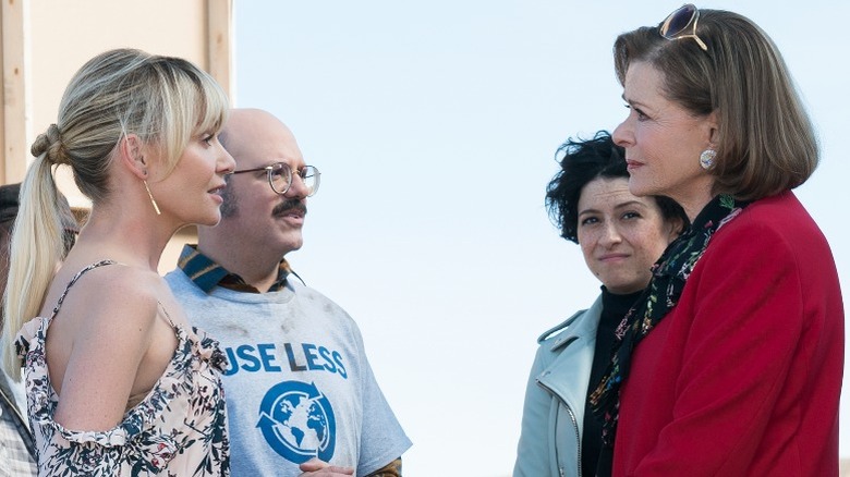 The Bluth family builds a wall