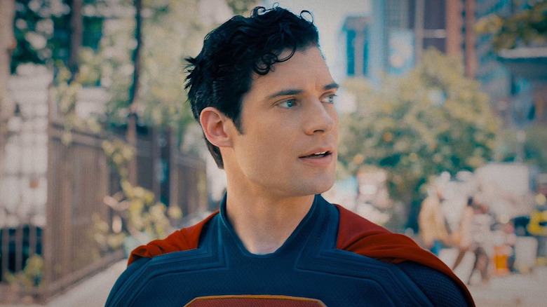 Superman looks to the left in "Superman" (2025)