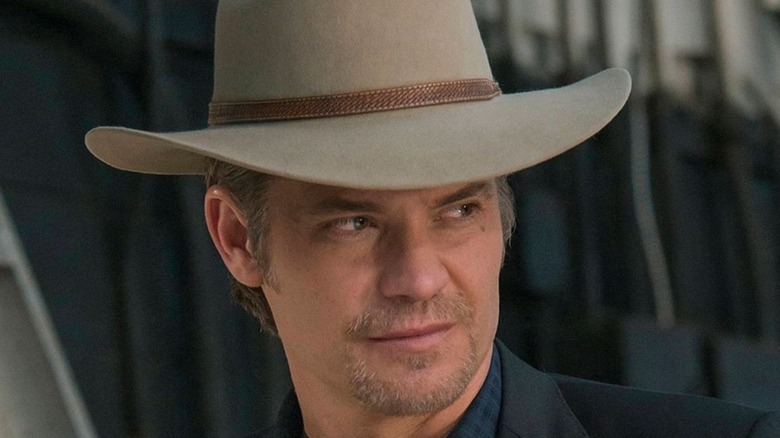 Raylan looks right