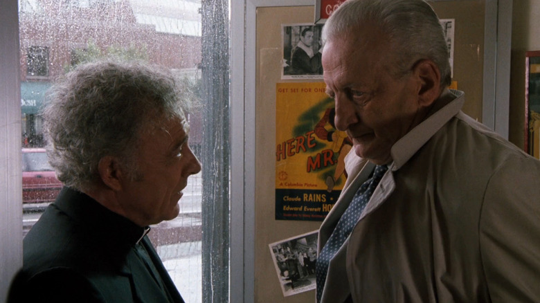 Kinderman and Dyer talk in a diner in The Exorcist III
