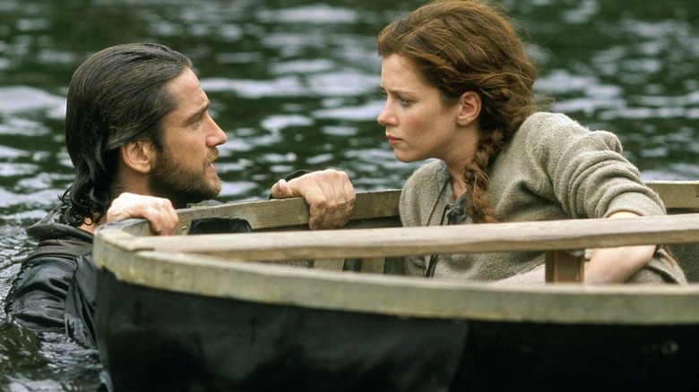 Gerard Butler and Anna Friel in lake