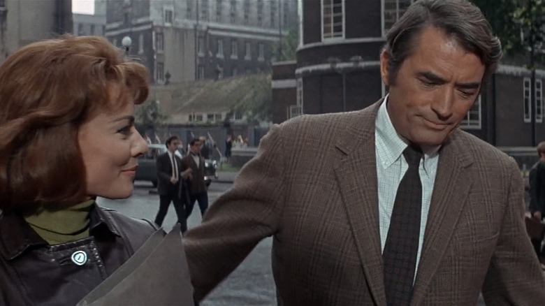Gregory Peck walks in a city with a woman