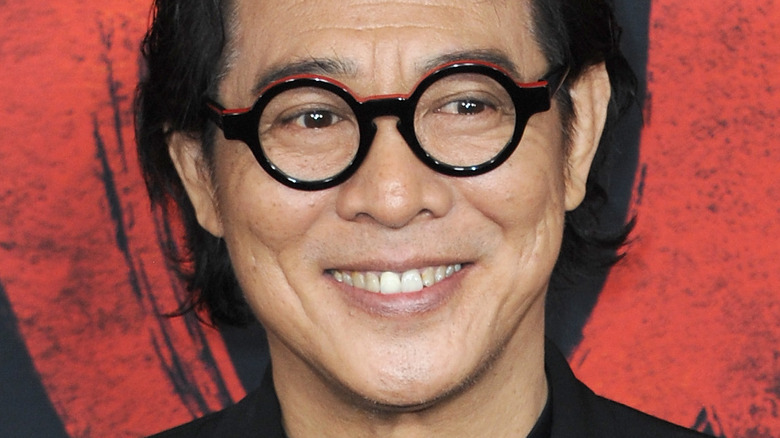 Jet Li wearing glasses on red carpet