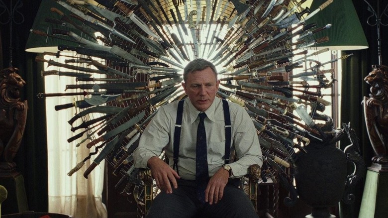 Benoit Blanc pondering the clues in "Knives Out" (2019)