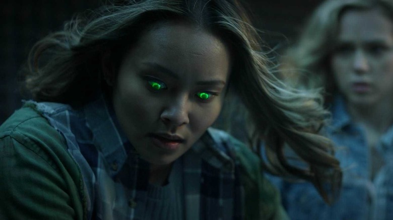 Jennie's eyes glow green in "Stargirl" (2020-2022)