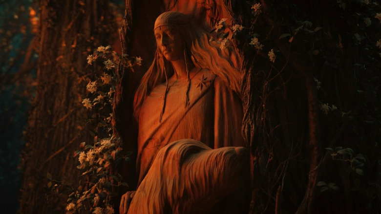 A statue of Lúthien and the hound Huan in The Rings of Power