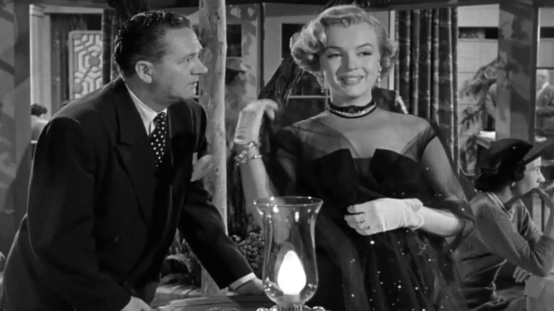 Monroe standing next to waiter in restaurant 