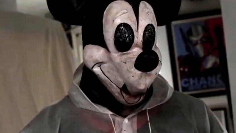 Mickey wears a rain slicker in The Mouse Trap (2024)