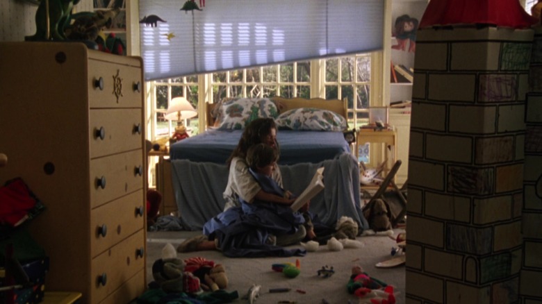 Heather Langenkamp reads the story to her son Dylan (Miko Hughes)